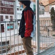 Estudiante. Buen nivel de matemáticas. Resido en Ourense y tengo 17 años